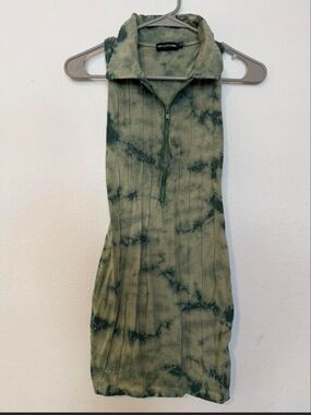 PrettyLittleThing Green Tie-Dye Zip-Up Mini Dress